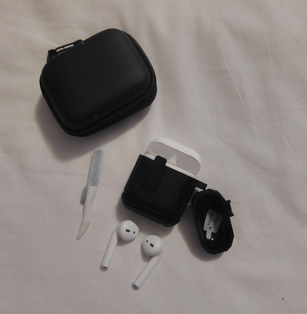 Apple AirPods with Case